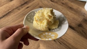 【動画】科学実験サイエンスレシピ・生クリームからバターを作ろう - Chiik!（チーク） -乳幼児〜小学生までの知育・教育メディア-