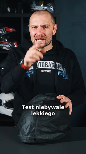 Matowy Czarny Kask Motocyklowy, Podnoszony Kask Integralny Z Podwójnym Wizjerem Kask Motocyklowy, Kask Ochronny Dla Dorosłych, czyli DAYU. Cena? 158 zł! Brzmi obiecująco. Zaskakuje nas potrzeba szukania oszczędności i kompromisów w tak kluczowym elemencie jak kask. Dobry kask motocyklowy to podstawa bezpiecznej (i wygodnej) jazdy motocyklem. Tymczasem Dayu sprzedaje się w tysiącach egzemplarzy nie tylko w Azji, ale również w sytej i bogatej Europie. Podobne produkty kasko-podobne nadal można zob