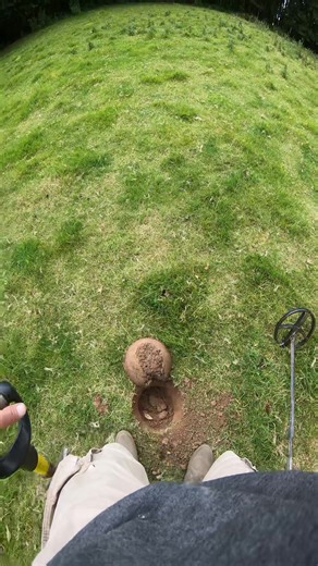 23K views · 648 reactions | Daily Digs - How to dig and leave a hole when Metal Detecting in pasture #treasurehunting #treasurehunt #metaldetecting #dailydigs | DailyDigs | Facebook