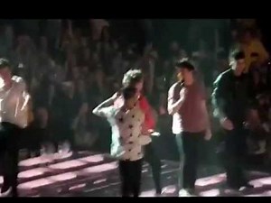 One Direction Perform 'Shaggy: It Wasnt Me' LYRICS! (Nottingham 2013)