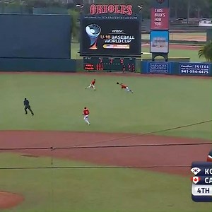 🤯 What a catch! 🇨🇦 Max Hartman 🔙 2022 U-18 Baseball World Cup #BaseballWorldCupU18 | WBSC
