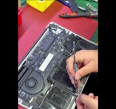 How to quickly replace swollen MacBook battery! | Master Liu