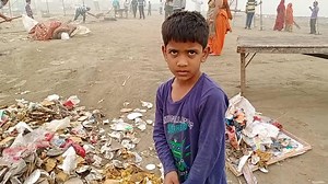 #Unnati_Foundation द्वारा आयोजित #श्याम_घाट, यमुना किनारे, #जगतपुर_दिल्ली 84 में #सफाई_अभियान में राष्ट्र के एक नन्हे सैनिक #प्रशांत के अमूल्य #योगदान को प्रणाम... | Unnati Foundation