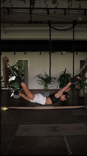 Flexibility goals unlocked! See her stretch flawlessly on the Pravilo machine! 💥💪