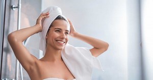 Peau sensible : voici LA meilleure façon de se laver le corps, d'après une dermatologue