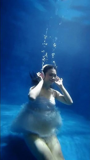 underwater ballet girl 白天鹅