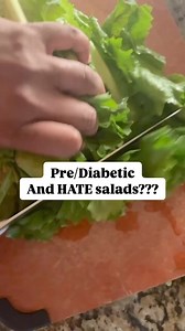 Looking for a fresh, flavorful salad that won’t spike your blood sugar? This Diabetes-Friendly Mexican 🇲🇽 Salad is packed with fiber, lean protein, and healthy fats, making it ideal for weight loss and blood sugar control. The bold, zesty flavors will have you craving this dish on repeat—plus, it’s super easy to make!It’s all about using ingredients that help stabilize blood sugar, like avocado, black beans, and a homemade dressing that skips the added sugars found in store-bought options.🌿 W