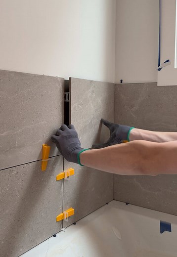 How to Install Tile on a Bathtub Wall