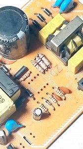 He installed one resistor to replace the three damaged resistors. #repair #reels #fyp #ElectronicsForBeginners #lifehack #electronic #ElectronicCircuits #LearnElectronics #Resistor #Electronics #ElectronicComponents #resistores #resistance #multimeter | Bang Cand