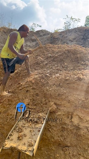 2.6K views · 25 reactions | wow..⚒️simple excavation July 2025. traditional gold extraction method | Yundra Gold Hunter | Facebook