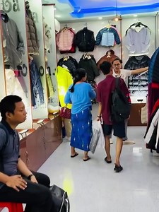 အပြင်မှာရာသီဥတုတွေ နေတွေဘယ်လောက် ပူပြင်းနေပါစေ Ba Bu Choမှာcustomer တွေလဲဘယ်လောက်များများ ပူလောင်မှုမရှိပဲအေးအေးစေးစေး တခဲနက်စျေးဝယ်နေကြတဲ့ ချစ်customer များအားလုံးThanks par Ba Bu Cho မှ မေတ္တာလက်ဆောင်တွေနဲ့အတူpromoting လေးတွေလဲပေးနေပါပြီ🥰 | Ba Bu Cho Export Fashion- 1