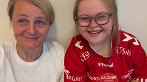 14K views · 676 reactions | Magda synes, at Mor kigger AALLLT for meget ned i sin computer! Men det er faktisk helt okay, når det handler om planlægning af LykkeCup den 10. Juni i Jyske Bank Boxen 藍 Hør lige Magda fortælle hvorfor det der’ LykkeCup er for fedt⭐️ Sidste frist torsdag - husk lige at prikke til vores awesome LykkeLigafamilier❤️ https://lykkeliga.nemtilmeld.dk/31/ | LykkeLiga | Facebook