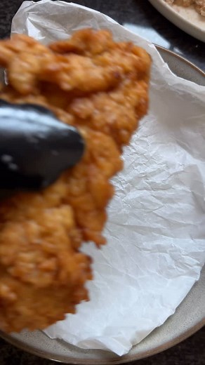 42K views · 22K reactions | Recipe In a bawl add 1. Milk, garlic and buttermilk 2. Spice mix ( onion powder, paprika , chicken spice, bbq and cayenne pepper) Mix together and add chicken, allow it to rest for 30 minutes to An hour, On a separate bowl, Add flour and the spice mix above. Double coat the chicken like I did in the video and the rest is history!!‍‍ | Denzhe Makungo | Facebook