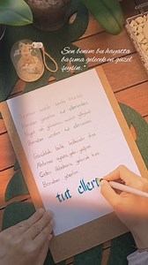 Tut ellerimden Sırat’tan incedir sevda köprüsü Beraber geçelim tut ellerimden. Niyet ak güvercin, vuslat gökyüzü Beraber uçalım tut ellerimden Gönüldeki birlik kalkandır dışa Aldırma ayaza, yele, yağışa Giden ilkbahara, gelecek kışa Beraber göçelim tut ellerimden. Birleşmek üzredir şafakla gurûp Korku beklenilmez kapıda durup İster zehir olsun, isterse şurup Beraber içelim tut ellerimden Çağır hayallerin en ötesini Yakından duyarsın aşkın sesini Sonsuz mutluluğun penceresini Beraber açalım tut e