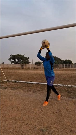 One of the Best Goalkeeper Training Drills | Boost Reflexes & Control #goalkeepercoach #goalkeeper