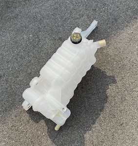 [Hot Item] F86-1063 Genuine Paccar Radiator Surge Tank OEM: F86-1063
