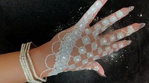 28K views · 563 reactions | Hey guys here is tutorial for white henna. Click Here for More Mehndi Designs https://bit.ly/3BOsrIq | Simple Mehndi Designs | Facebook