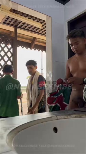 RT @Nenasexhib_: Fully naked at Public toilet beside the road. People come in and out watch me 💦 #exhibpublic #exhibitionism #gayjogja #nak…
