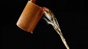 🍳🍶 Taste of Shaoxing · Yellow Rice Wine Fried Rice A spoonful of hot oil, a bowl of leftover rice, and a splash of Shaoxing rice wine—the aroma bursts out instantly as the wok flames up, filling the air with irresistible fragrance. The egg, rice, sauce, and rice wine meld together, wrapping every grain in rich, bold flavor. 🥢 One bite is the essence of Shaoxing’s summer—a taste of life, a taste of tradition. Come and savor this authentic delight in Shaoxing! #ShaoxingFlavors #YellowRiceWine #