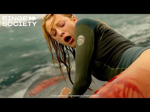 That moment when you've been bitten by a shark: The Shallows (HD CLIP)
