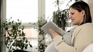 Hübsche brunette Frau in der Schwangerschaft: Stockvideos & Filmmaterial (100 % lizenzfrei) 6114611 | Shutterstock