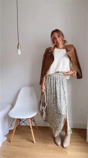 La Falda Paisley Verde Que Pide Crop Top, Jersey de Punto y Cazadora Camel #fashiontrends #ootd
