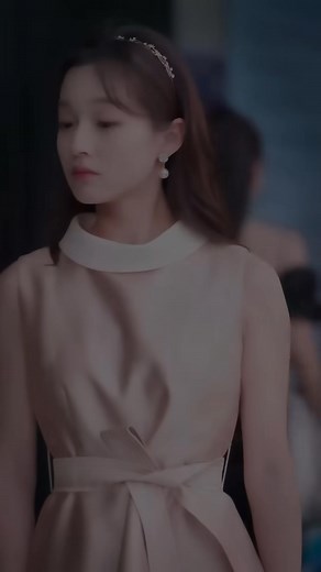 421K views · 13K reactions | La chica se sube por error al coche nupcial, se casa con un CEO, ¡pero la tratan como a un tesoro | Raphael Harrington Gaming | Facebook