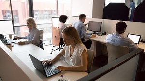 Знаете ли колко са държавните служители в България?