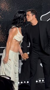 423K views · 5.5K reactions | Do we think Orlando Bloom did the dishes before coming to the #VMAs? ( @celinakhorma) #KatyPerry | Bustle | Facebook