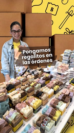 Hoy es viernes y el 4 x 21 de #Barras lo sabe. Cuando compras 4 Barras o más te comienza a aplicar el ofertón de happy hour 🔥 Chequéate como le ponemos regalitos 🎁 a estas órdenes. *aplica a Barras de $6.75 precio regular* | Barras Jabón Artesanal