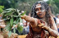 aborigin aborigines aboriginal suku aborigine australian australien ureinwohner aboriginals goddesses spiegel australiens indigenous sejarah panah bumerang