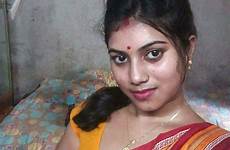 beautiful saree bhabhi aunty cleavage bhabi