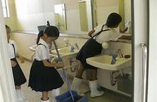 japanese school schools students clean south korea korean their education people craziest rules life marks trash take elementary system so
