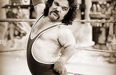 midget wrestler dirty dan professional workout 1980 promo alamy stock