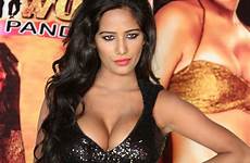 poonam pandey hot cleavage deep actress indian