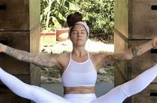 yoga period leggings bleeding her through instagram instructor white periods yogi shows teen viral stigma dressed breaks glamour