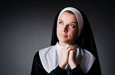 nuns convent monja monjas habits suora pineda yudi prostis hacen millennials atheists disrespect reminder meterse 1988