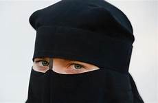 nikab muslimischen musliminnen frauenkleidung islamische getragen lizenz offizielle erhalten