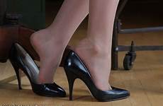 heelpopping shoe