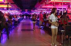 girls beer bars pattaya nightlife thailand bar night nana plaza go their guide bangkok frog explored