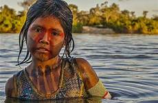 amazon river people women girl kayapó xingu beautiful brazilian girls swimming bathing swims native child amazonas instagram portraits indigena young