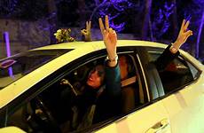 women iranian car iran driving cars hijab row ibtimes trigger shun privacy while debate private space public their tehran valiasr