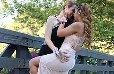 kissing lesbians lesbianas zetaboards
