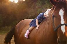 cheval dziewczynka koniu dzieci enfants dziecko koń kon brun cavallo obrazki ragazza montar auteur droit brązowy 53x gens télécharger caballo