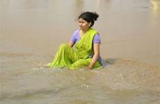 bathing indian river desi aunty bath chuttiyappa girl