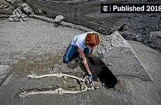pompeii crushed skeleton fled