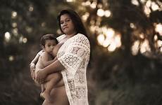 breastfeeding admirable amamantar acto madre hijo captura peru21
