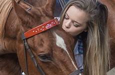 horse teen newsadvance fligh clauser gabbie luther saddlebred gives kiss jr lee her