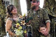 wedding redneck weddings ever trash unusual valentines camo stupid hillbilly rednecks dresses most camouflage women family funny poor might marriage