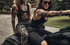 biker mujeres motociclistas motorbike girls carros clubstyle rec motocross chica manejando motocicleta harleydavidson wetsteve3 afkomstig